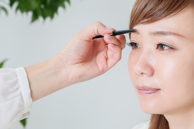毎日のメイクで一番難しく、時間がかかる「眉」